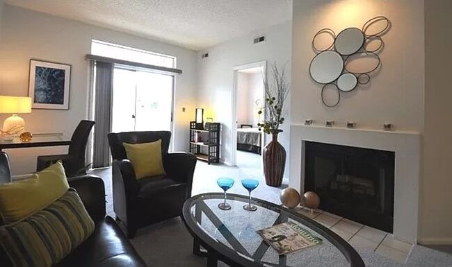 Beautifully updated 2-2 Condo with attache... - Beautifully updated 2-2 Condo with attache...