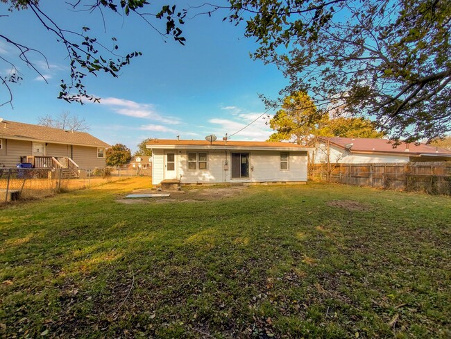 Photo - 3 bed 1 bath in Tecumseh!