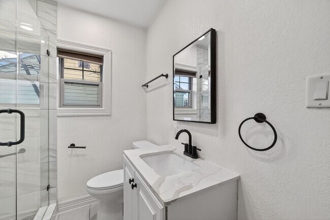 Photo - 4520 Sharon St