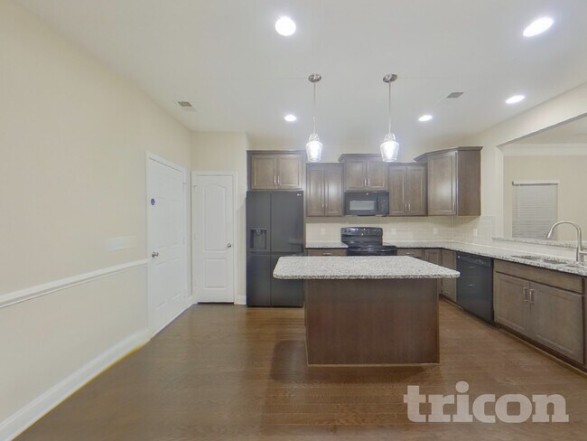 Photo - 102 Ellis Mill St