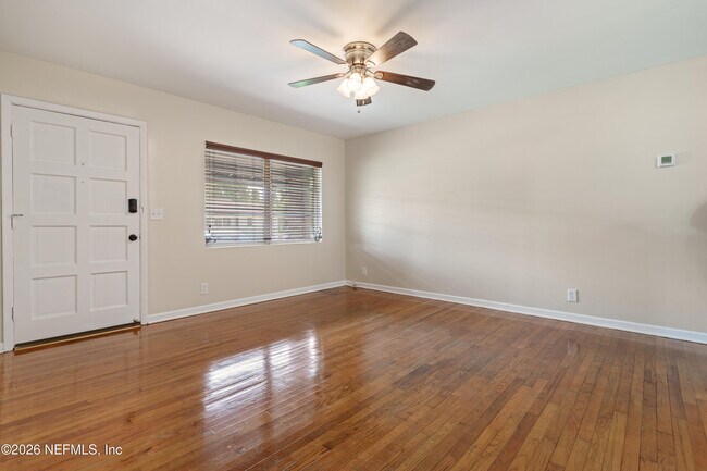 Photo - 1329 Hollyhock Cir