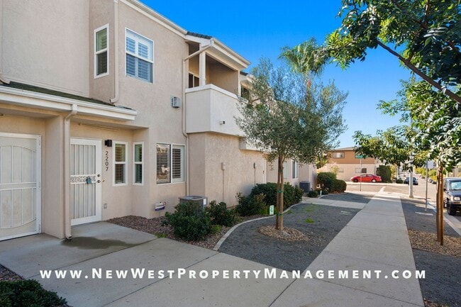 Photo - Exquisite North Park/University Heights Townhome, Small Pet Ok! Unidad 1