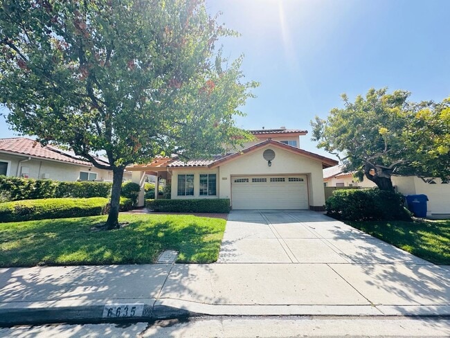 Photo - Luxury Remodeled 4 Bedroom Residence in a Prime Central Location