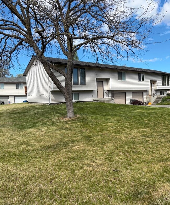 Building Photo - 1347 Unit 212