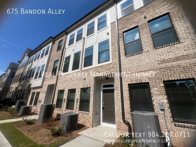 Photo - 675 Bandon Aly