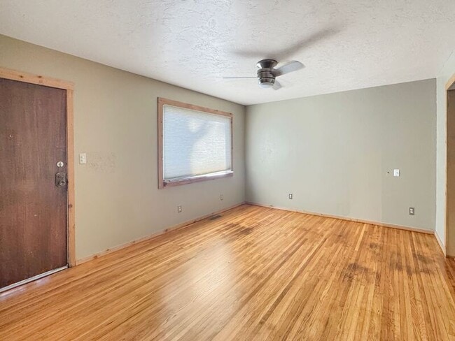 Photo - 127 E 47th St