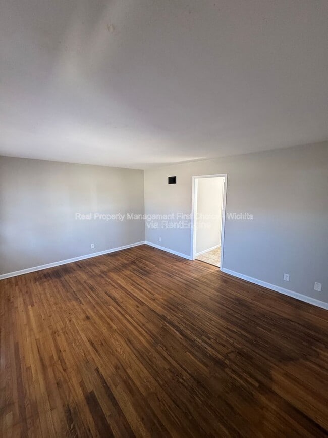 Photo - 1632 S Mission Rd