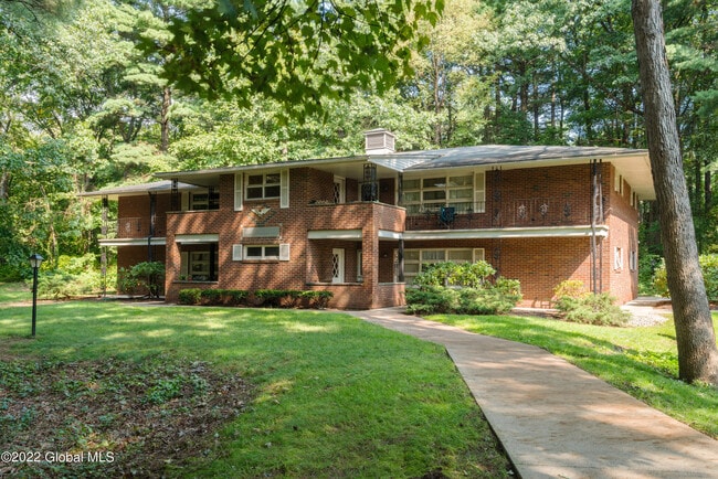 Building Photo - 1000 S Parkwood Dr Unit C-2KR Furnished