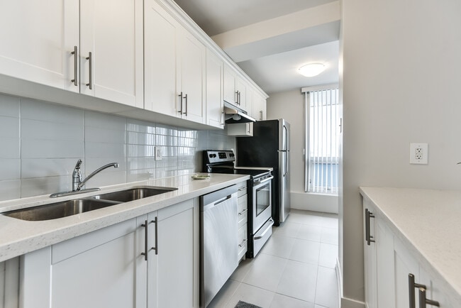 Building Photo - Prince Arthur Unit 00907