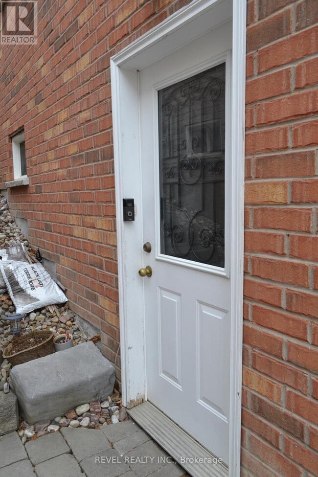 Photo - 251 Deerglen Terrace