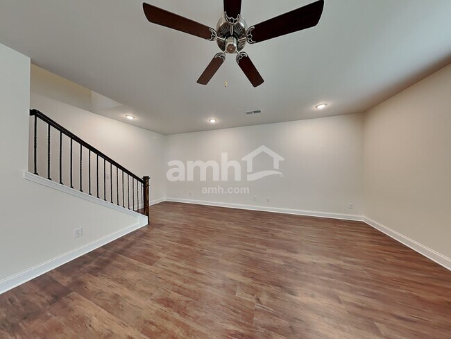 Photo - 303 Pecan Dr