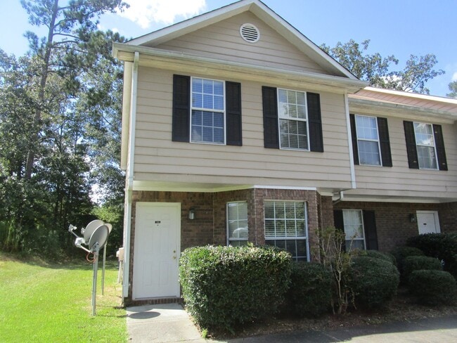 Building Photo - 2 Bedroom, 1 1/2 Bathrooms - Townhouse West Rome