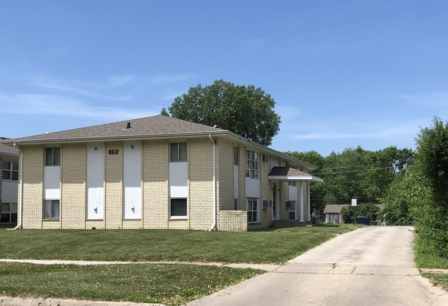 230 NW College Ave Unit 1