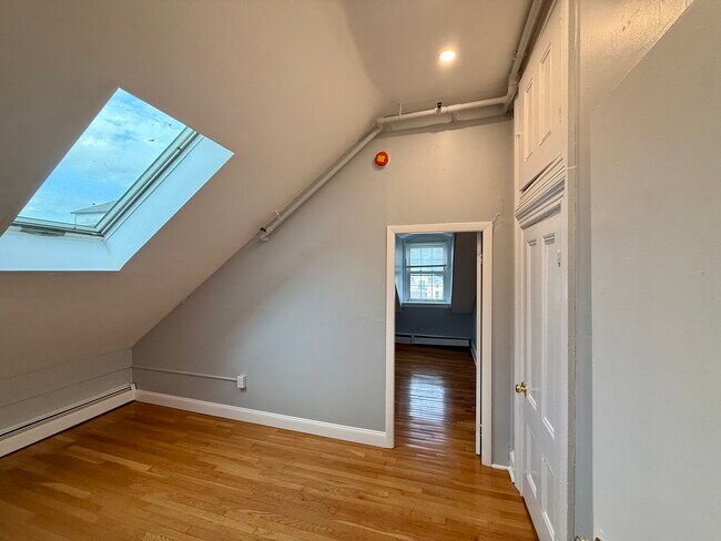 Photo - 260 Hope St