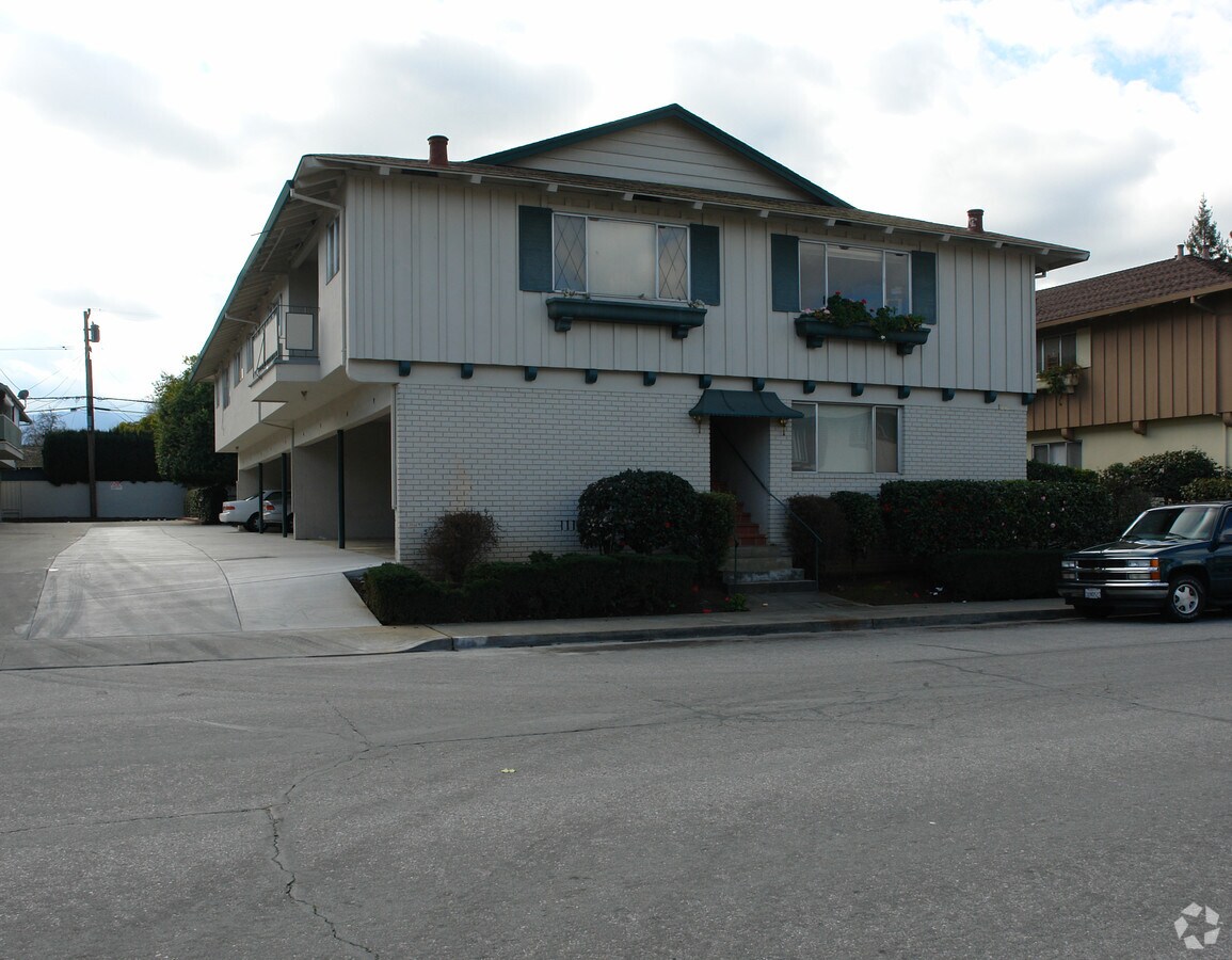 Photo - 1885 Ednamary Way