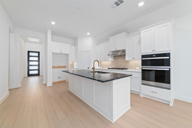 Building Photo - 5177 Enchanted Pne Ct