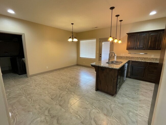 Photo - 83 N Lee Ln