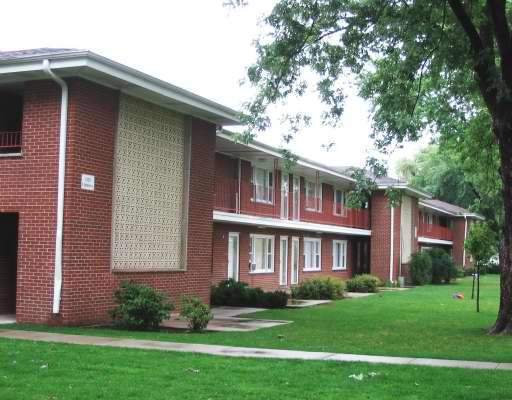 Building Photo - 1115 E Algonquin Rd