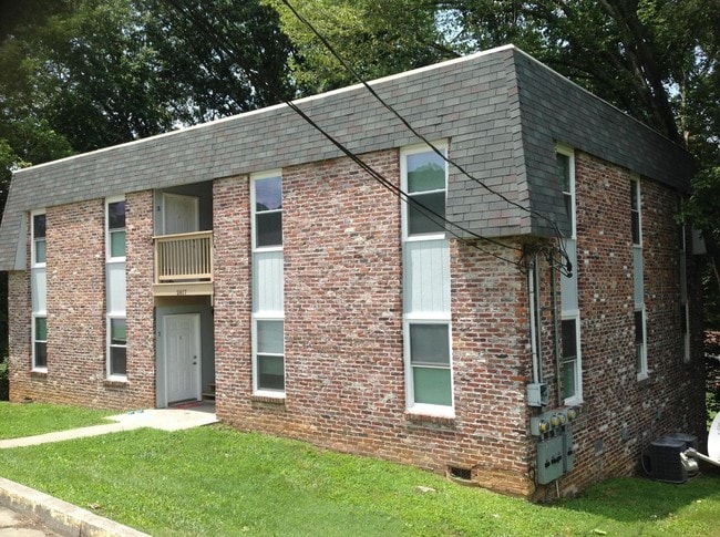 Building Photo - 2817 Colt Dr NE Rental