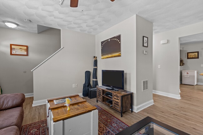 Photo - 27B Asselin St