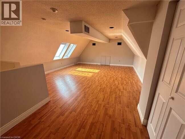 Photo - 303 James St S Unité 303