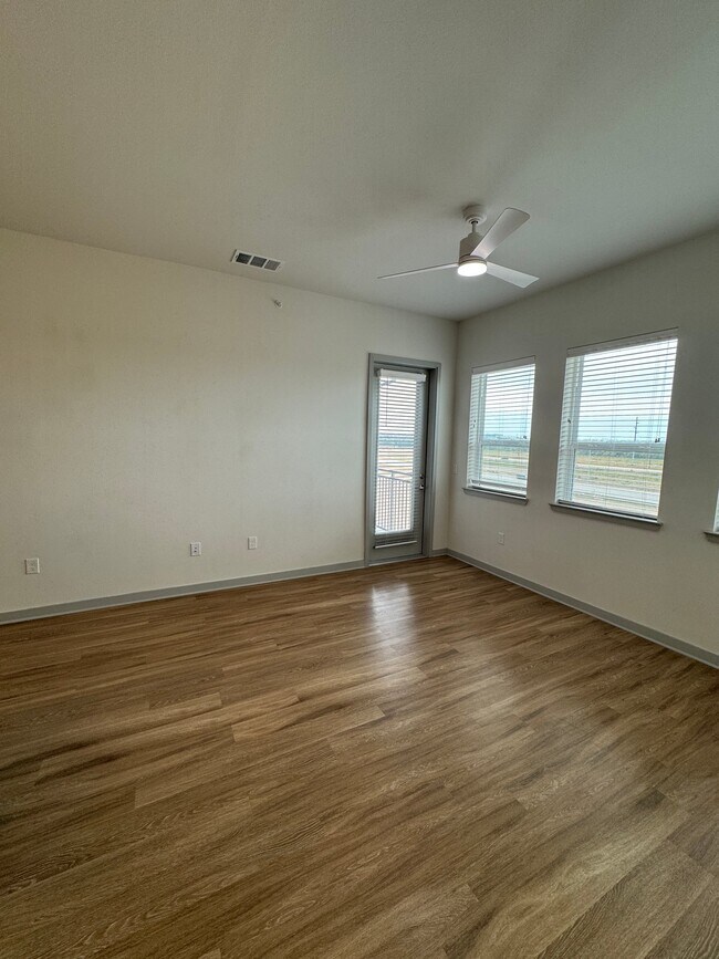 Photo - 4700 Lakeside Holw St Unit 2107