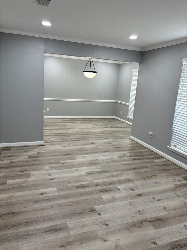 Photo - 815 Pebbleshire Dr