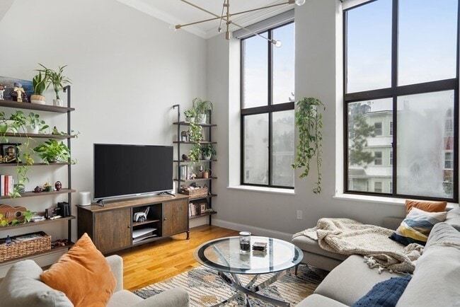 Building Photo - 841 Parker St Unit 202