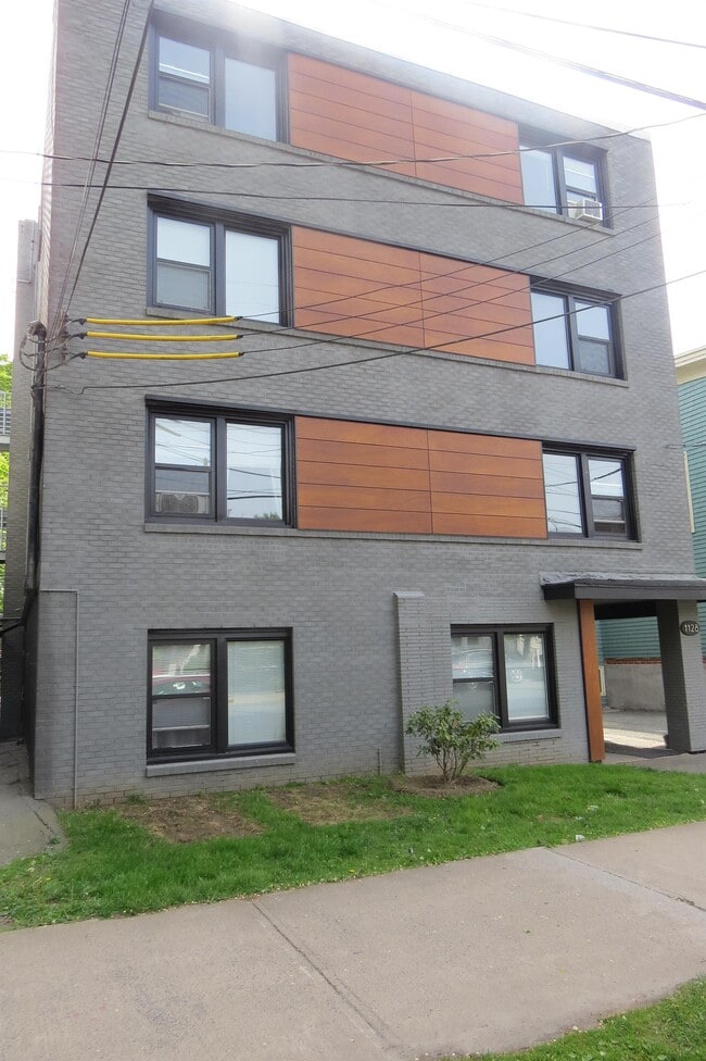 Building Photo - 1128-1128 South Park St Unit 1