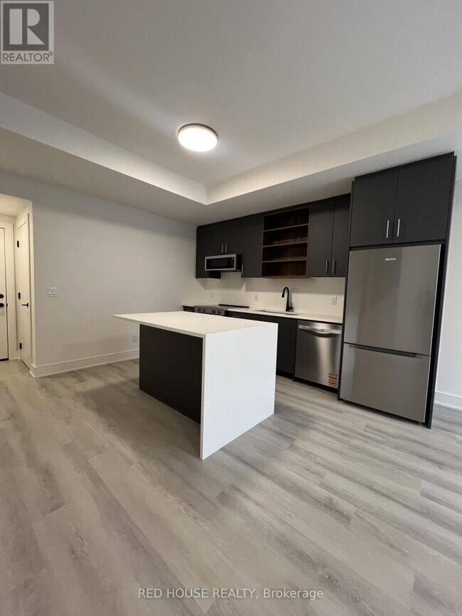 Photo - 120 Everett Cmn