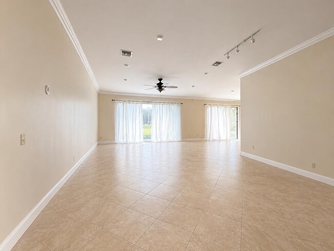 400 Sequoia Ln