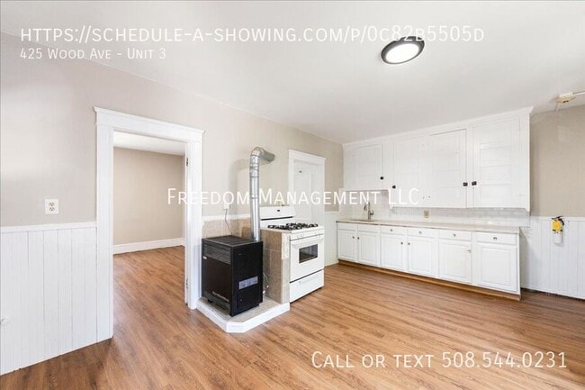 Photo - 425 Wood Ave Unit 3
