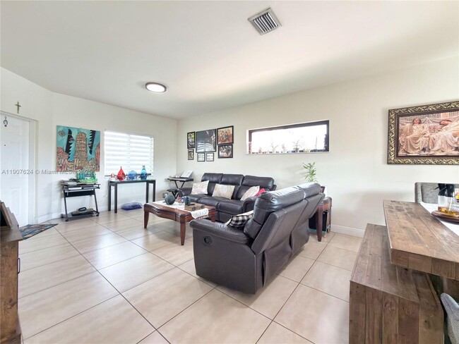 Photo - 1053 SW 29th Ct