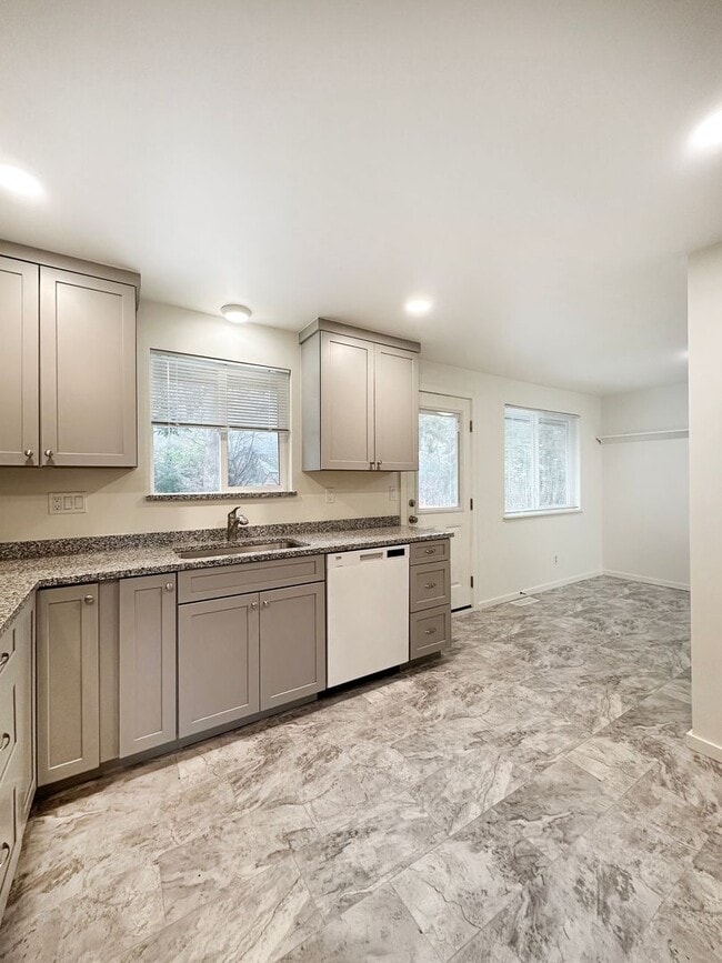 Photo - 4bd/2.5ba Seattle Home