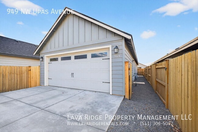 Photo - 949 NW Upas Ave