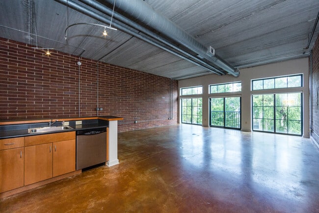 Photo - Amazing Industrial Studio at 626 N Graham! Unidad 308