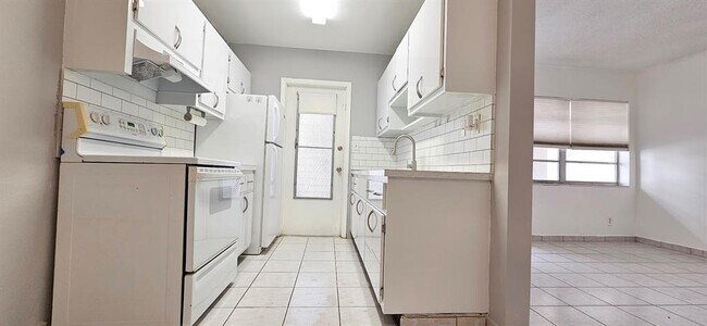 Photo - 1855 Plunkett St Unidad 202