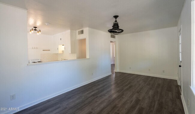 Photo - 908 W MacKenzie Dr