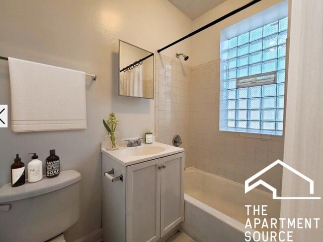 Photo - 628 W Barry Ave Unit 3