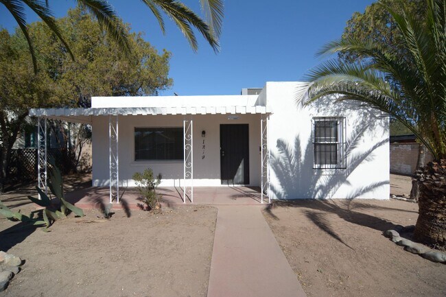 Charming 2 Bedroom 1 Bath Home! Close to t... - Charming 2 Bedroom 1 Bath Home! Close to t...