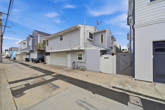 Photo - Newly Remodeled 3-Bedroom on Balboa Island... Unit 309 1/2 Onyx