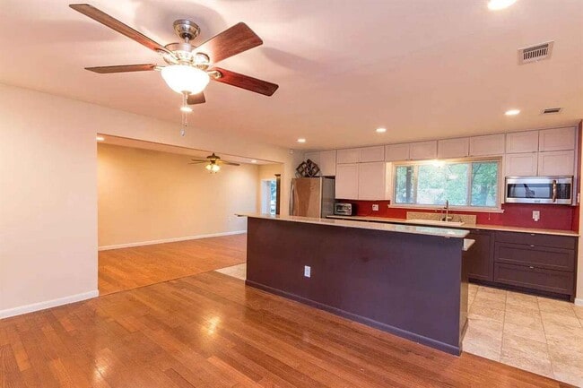 Photo - 1207 Fieldcrest Dr
