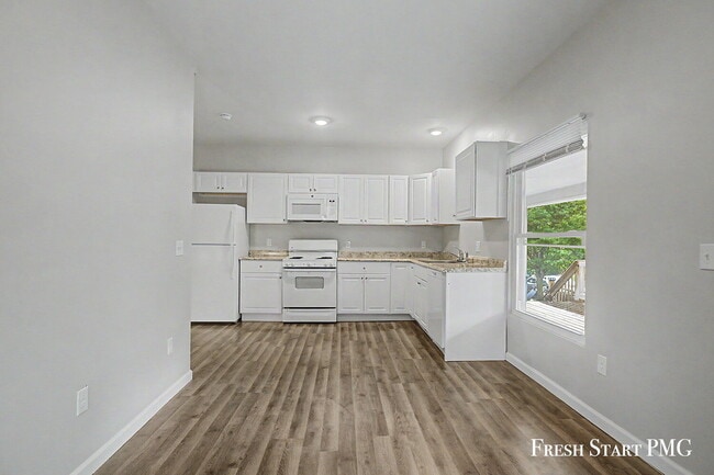 Photo - 1266 Clark St