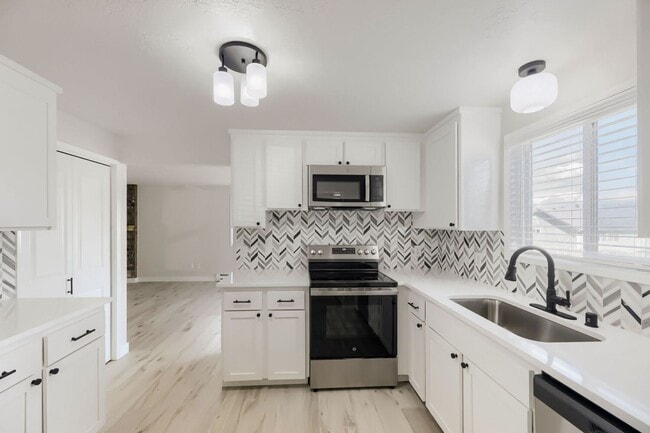 Photo - 14115 Admiralty Way Unit A