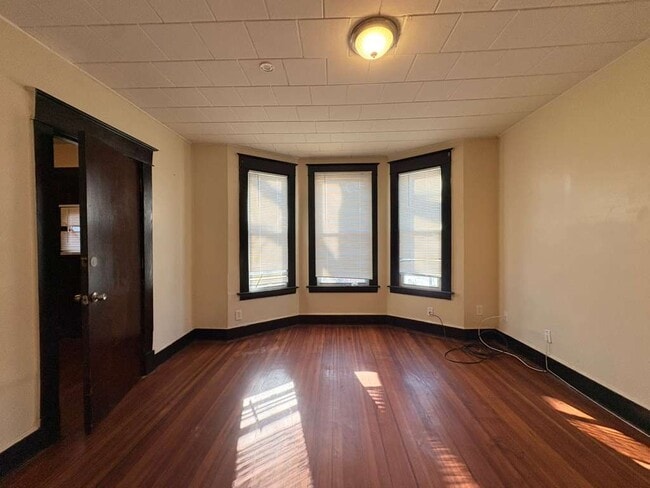 Photo - 327 Bassett St Unit 2