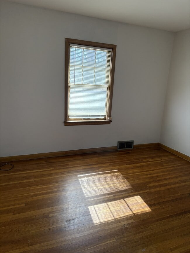 Photo - 326-328 E McPherson