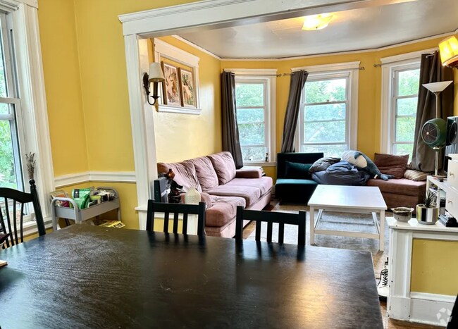 Building Photo - 225 Summer St Unit 3R Rental