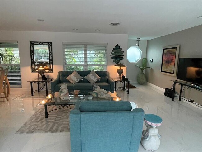 Photo - 2050 NE 62nd St