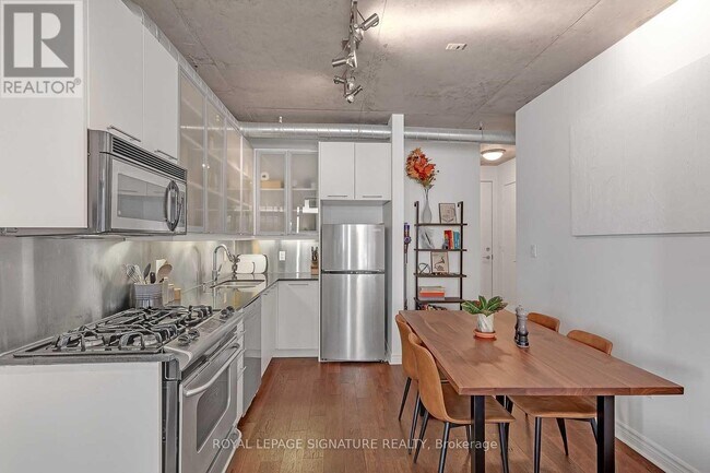 Photo - 533 Richmond St W Unit 404