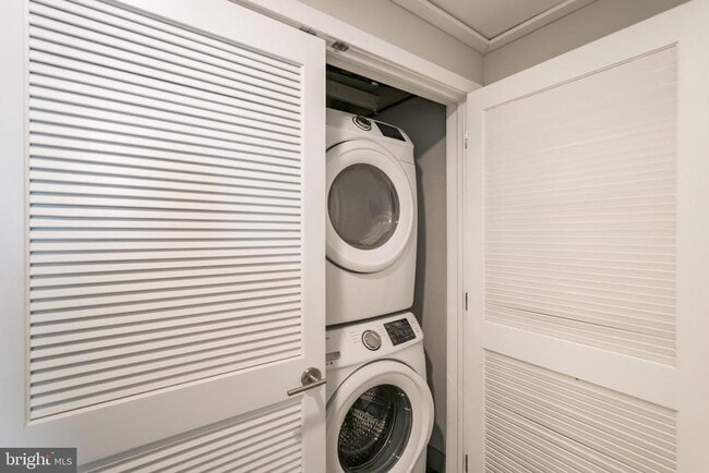 Photo - 1607 Catharine St Unit 2A